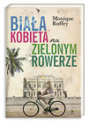 Biała kobieta na zielonym rowerze