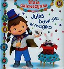 Julia bawi się w magika