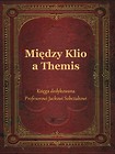 Między Klio a Themis