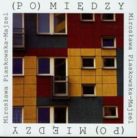 (Po)między